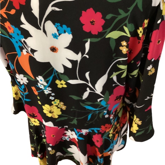 August Silk pullover floral top size medium - Picture 4 of 7